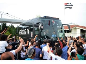 Beşiktaş Kafilesi Tt Arena’ya Ulaştı