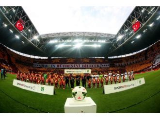 Derbide Gülen Taraf Galatasaray