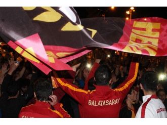 Erzurum’da Galatasaraylı Taraftarların Galibiyet Coşkusu