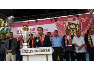 Yeni Malatyaspor Şampiyonluğu İstabul’da Kutladı