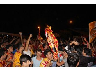 Gaziantep’te Galatasaray Taraftarları Sokaklara Döküldü