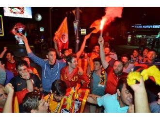 Galatasaray’ın Şampiyonluğu Kocaeli’yi Sokağa Döktü