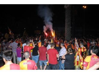 Antalya’da Galatasaray Taraftarlarının Şampiyonluk Coşkusu