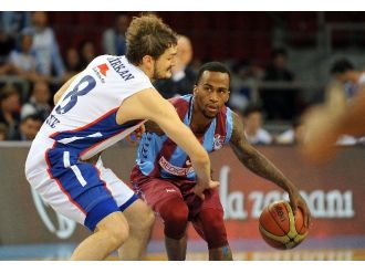 Anadolu Efes Seride 1-0 Öne Geçti