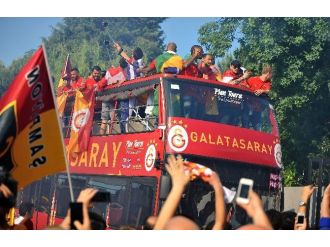 Galatasaray Kafilesi Stadyuma Hareket Etti