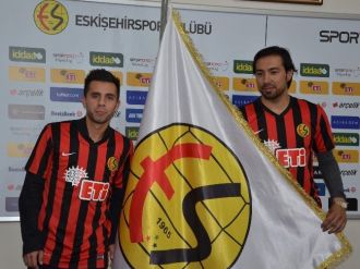 Eskişehirspor’da İki İmza Birden