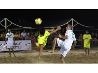 Manavgat’ta Plaj Futbolu Heyecanı Başladı