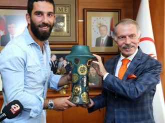 Arda Turan’a Bayrampaşa Belediyesi’nden Büyük Jest