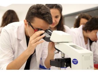 İstanbul Aydın Üniversitesi’nden Lise Öğrencilerine Yazokulu