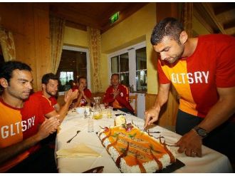 Burak Yılmaz’a Kampta Doğum Günü Sürprizi