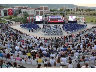 İyte Mezunları Diplomalarını Aldı