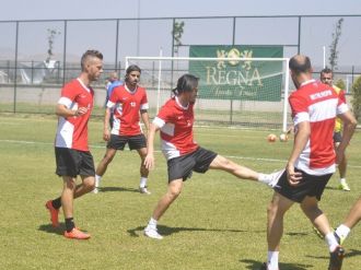 Antalyaspor Afyonkarahisar Kampında İlk Antrenmanına Çıktı