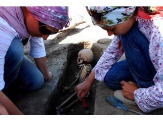 Oluz Höyük’te 8 Yılda Bin Eser Bulundu