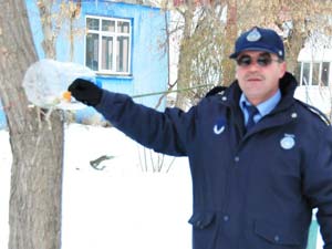 Aç Kalan Kuşlar İçin Doğaya Yiyecek Bırakıldı