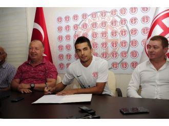 Bosnalı Milli Oyuncu Kvesıc, Antalyaspor’da