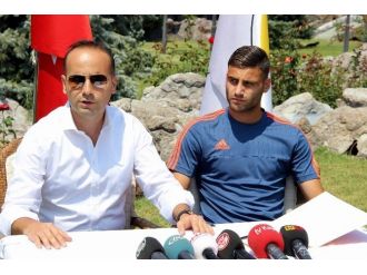 Kayserispor, Deniz Türüç İle 3 Yıllığına Anlaştı