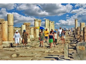 Laodikya Antik Kenti’ne Turist Akını