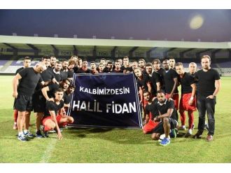 Antalyaspor Halil Fidan İçin Sahaya Siyah Tişört Ve “Kalbimizdesin” Pankartı İle Çıktı