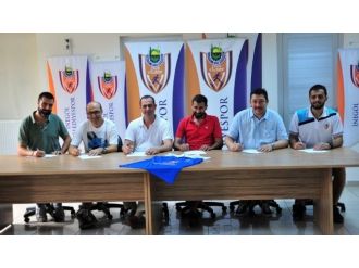 İnegöl Belediyespor Basketbol Takımı Teknik Heyeti İle Sözleşme İmzalandı