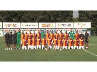 Galatasaray 3 Kupa İle Poz Verdi