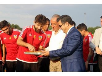 Vali Düzgün’den Kayserispor’a Moral Ziyareti