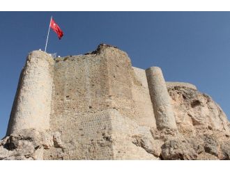 Harput’ta Kazılarla Birlikte Restorasyon Çalışması Da Başlayacak