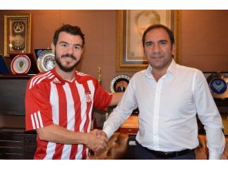 Medicana Sivasspor Yekta Kurtuluş İle 3 Yıllık Sözleşme İmzaladı