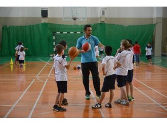 Yıldırımlı Çocuklar Basketbol Öğreniyor