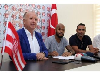 Antalyaspor Cezayirli Milli Kaleci M’bolhı İle Sözleşme İmzaladı