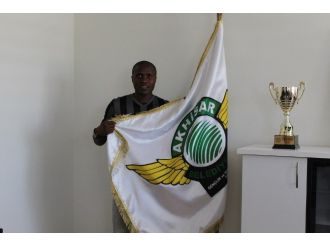 Akhisar Belediyespor’a Kamerunlu Orta Saha