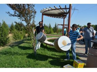 Eğlence İçin Değil, Domuzları Kaçırmak İçin