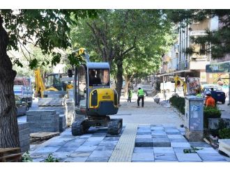 Bahçelievler Ve Emek’te Kaldırımlar Yenileniyor