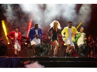 Hadise, İzmirlilerle Hasret Giderdi