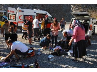 Akseki-seydişehir Yolunda Kaza: 2 Ölü, 4 Yaralı