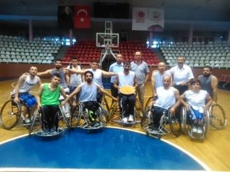 Engelli Basketbolcular Tatlıyla Moral Buldu