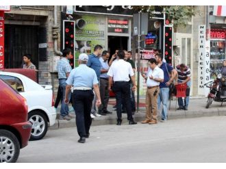 Eskişehir’de Hdp İl Binası Önünde Protesto