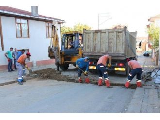 Akçakoca’da Yol Onarımları Sürüyor