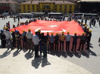 Yozgat’ta İnşaatta Çalışan İşçiler İşlerini Bırakıp Terörü Lanetlediler