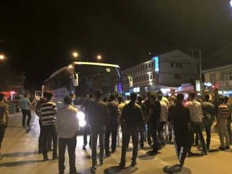 Aşkale’de Terörü Protesto Eden Grup Yolu Trafiğe Kapatmak İstedi