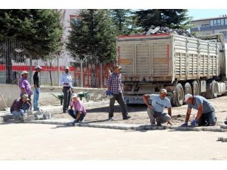 Güzelyurt Mahallesi’nde Yol Düzenleme Çalışmaları Sürüyor