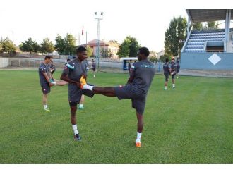 Beyşehir Belediyespor İki Siyahi Futbolcuyu Deniyor