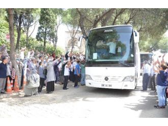 Aydınlı Hacı Adayları Kutsal Topraklara Dualarla Uğurlandı