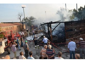 Akhisar Marangozlar Sitesinde Yangın