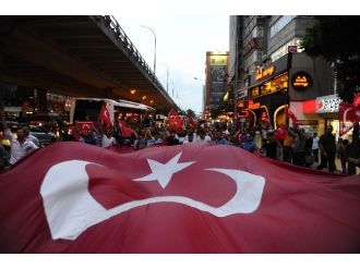 Ülkü Ocakları’ndan Şehitlere Destek Yürüyüşü