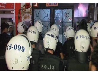 Kadıköy’de Hdp’liler İle Polis Arasında Arbede