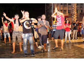 Hdp Binasına Girmek İsteyenlere Polis Müdahalesi