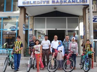 Beyşehir’de Başarılı Kur’an Kursu Öğrencilerine Bisiklet