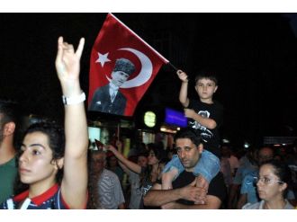 Aydın’da Binlerce Ülkücü Terörü Lanetledi