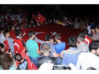 Afyonkarahisar’da Taraftar Gurupları Terör Saldırılarını Protesto Etti