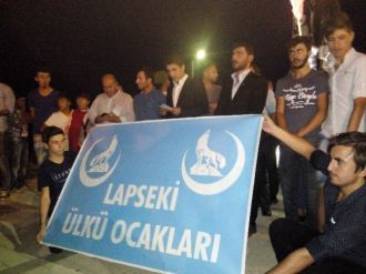 Lapseki’de Şehitlere Saygı Yürüyüşü